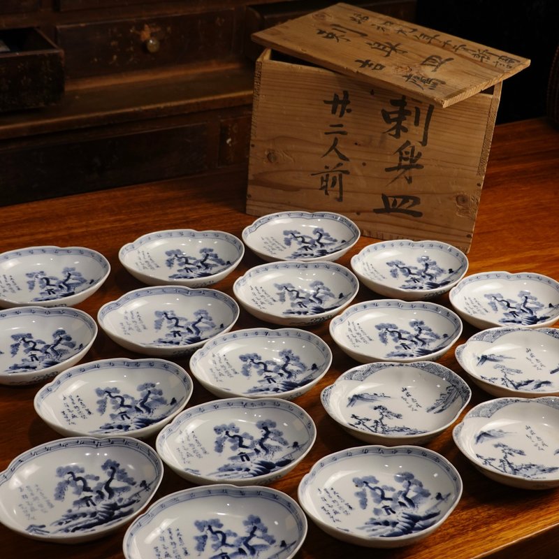 Old Japanese Showa 9th year dyed pine tree pattern porcelain sashimi dishes 18 pieces/total box - Small Plates & Saucers - Porcelain White