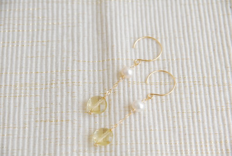 レモンクォーツとパールの春色ピアス１４kgf - 耳環/耳夾/耳骨夾 - 水晶 黃色