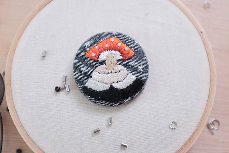 by.dorisliu- Mushroom girl hand embroidery brooch - เข็มกลัด - งานปัก สีดำ