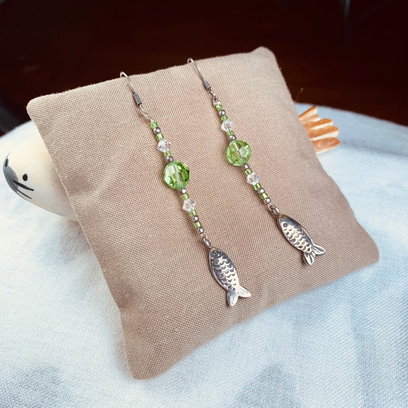 A Lu - 小魚兒耳環/926純銀耳鈎/手工創作 - 耳環/耳夾/耳骨夾 - 寶石 多色