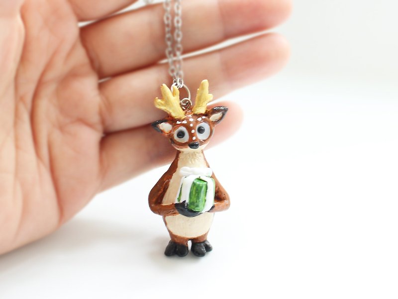 Golden Deer necklace - Handmade in polymer clay, one of a kind jewelry - สร้อยคอ - ดินเผา สีนำ้ตาล