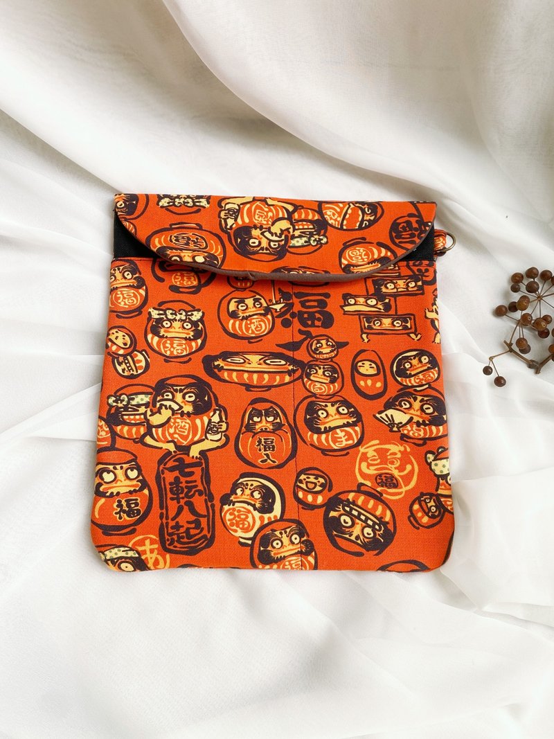 [Good Japanese Handmade] Japanese hand-painted style Daruma tumbler reading storage bag - Other - Cotton & Hemp Orange