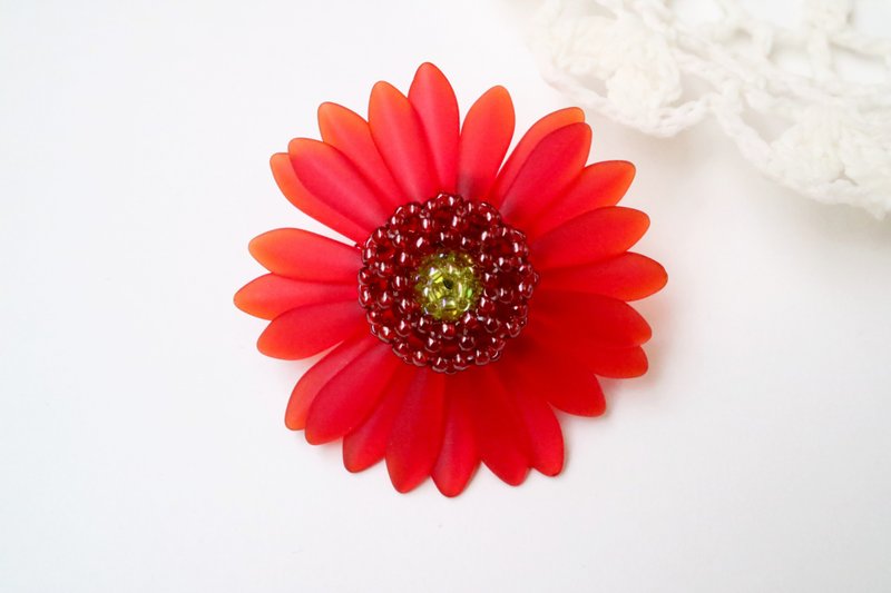 紅寶石非洲菊胸針 捷克玻璃手工胸花 畢業典禮 婚禮 質感配件 - 胸針 - 玻璃 紅色