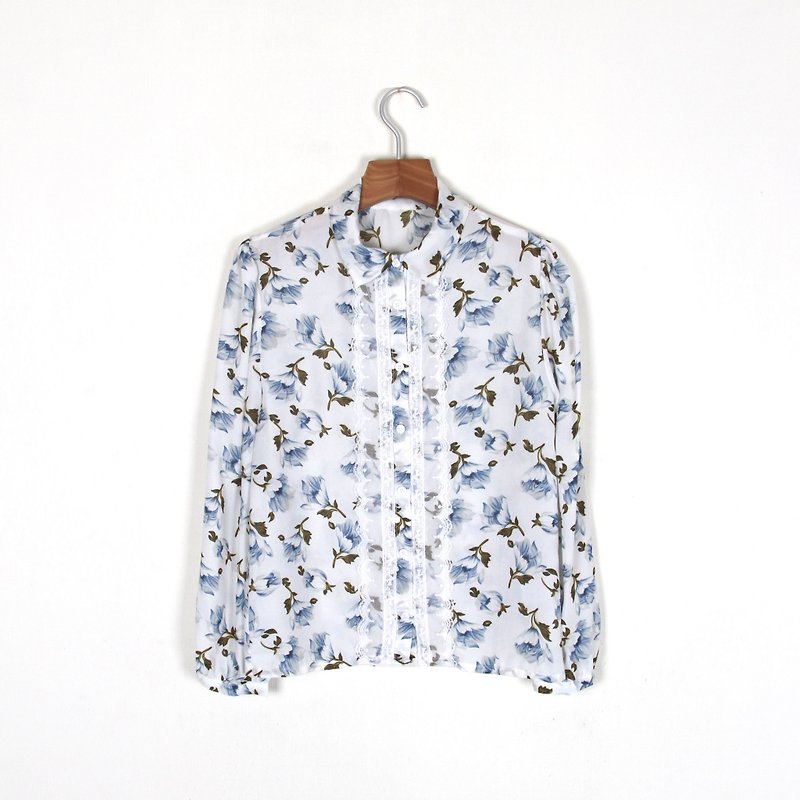 Vintage】 【egg plant flower careless flower lace vintage shirt - เสื้อเชิ้ตผู้หญิง - เส้นใยสังเคราะห์ ขาว