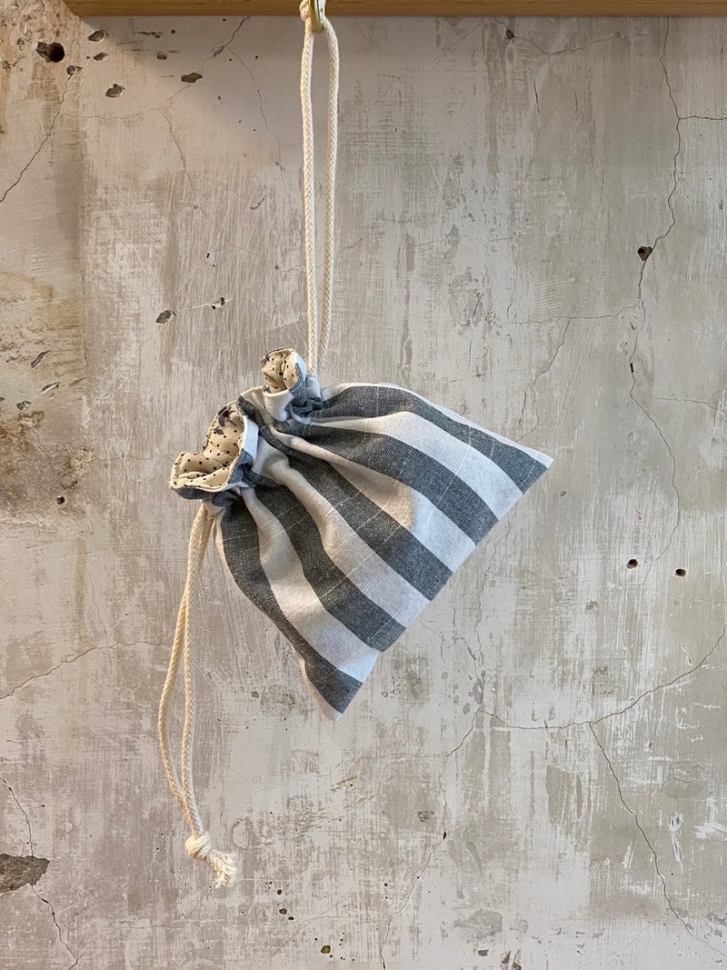 Original handmade simple striped drawstring pocket - กระเป๋าหูรูด - ผ้าฝ้าย/ผ้าลินิน 