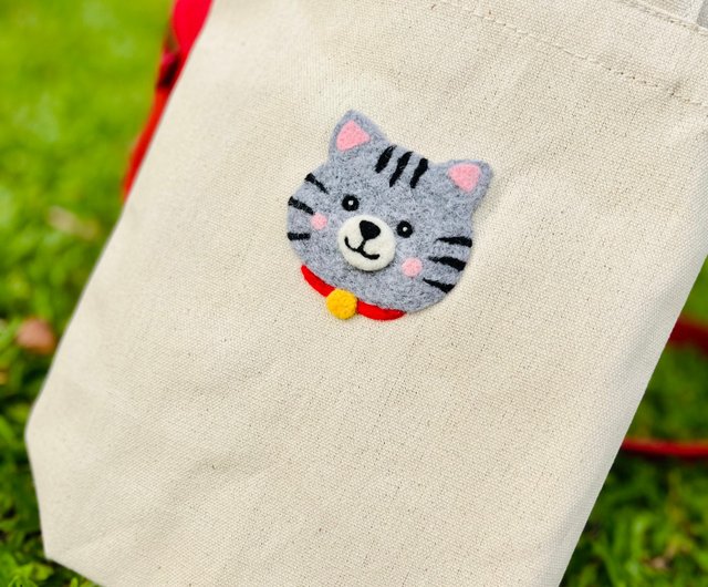 激安お買い上げ 蔦と黒猫さん刺繍 羊毛フェルト生地のバッグ