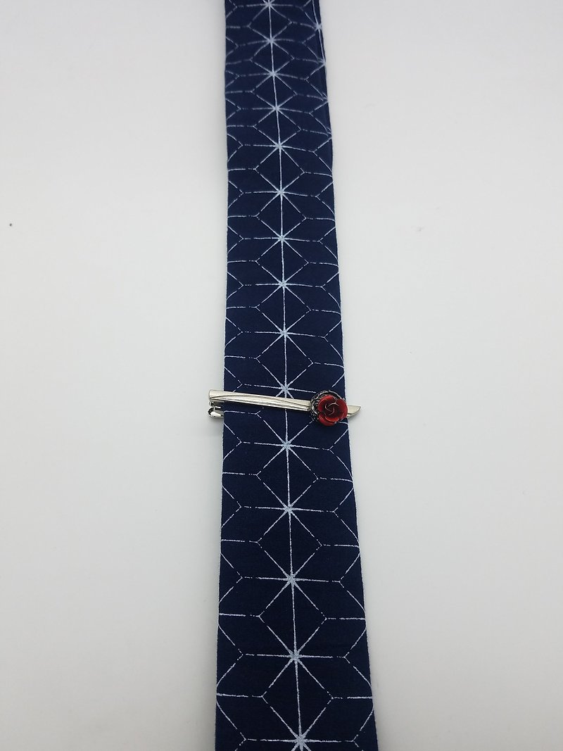 A rose tie with a metal tie clip. - Ties & Tie Clips - Other Metals Silver