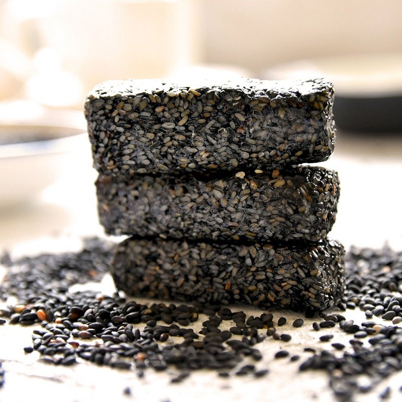 [Gao Hong Ke Ke Ke Xiang] Taiwan handmade black sesame series-soft Q granular sesame cake 240g/can - Snacks - Fresh Ingredients 