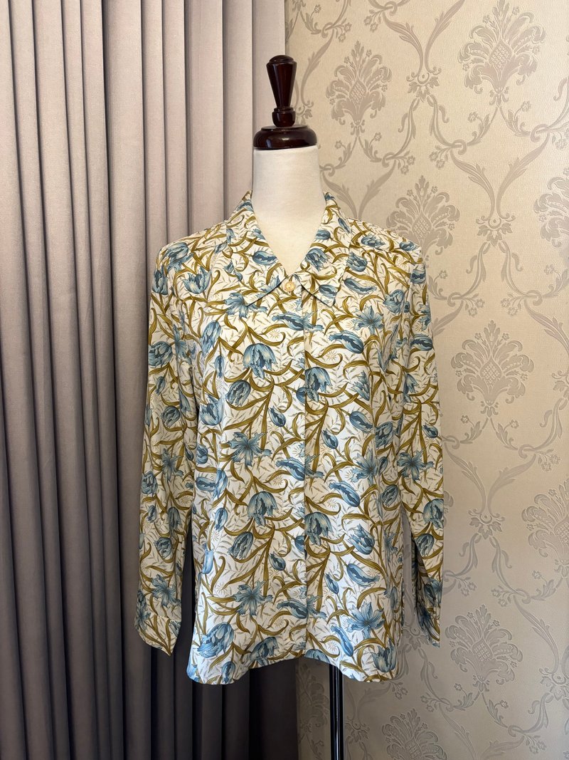 European style floral vintage shirt made in Japan - เสื้อเชิ้ตผู้หญิง - เส้นใยสังเคราะห์ ขาว