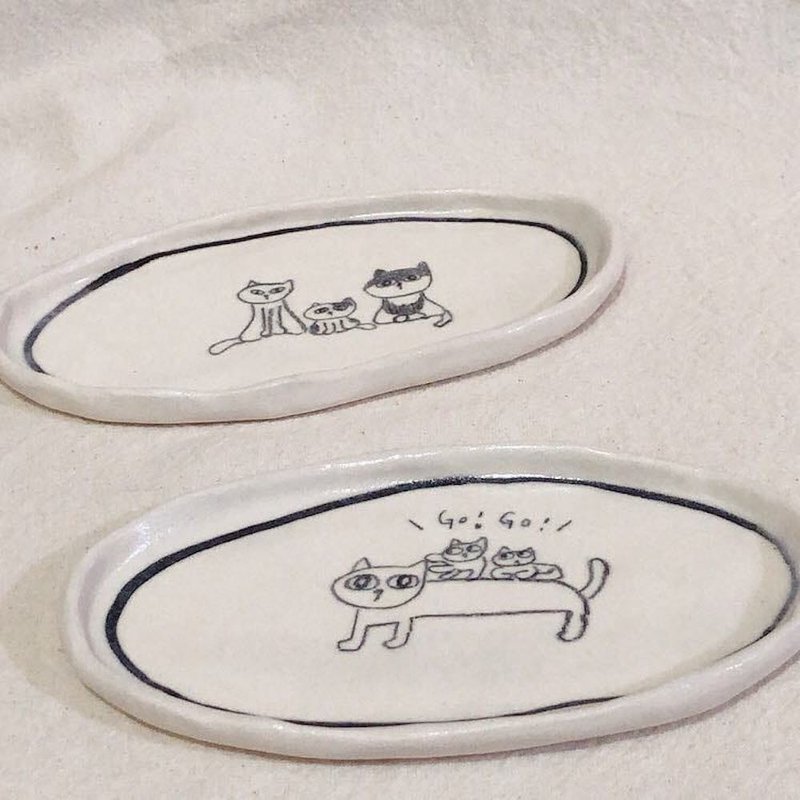 手捏白磁貓貓長盤 - 擺飾/家飾品 - 瓷 白色