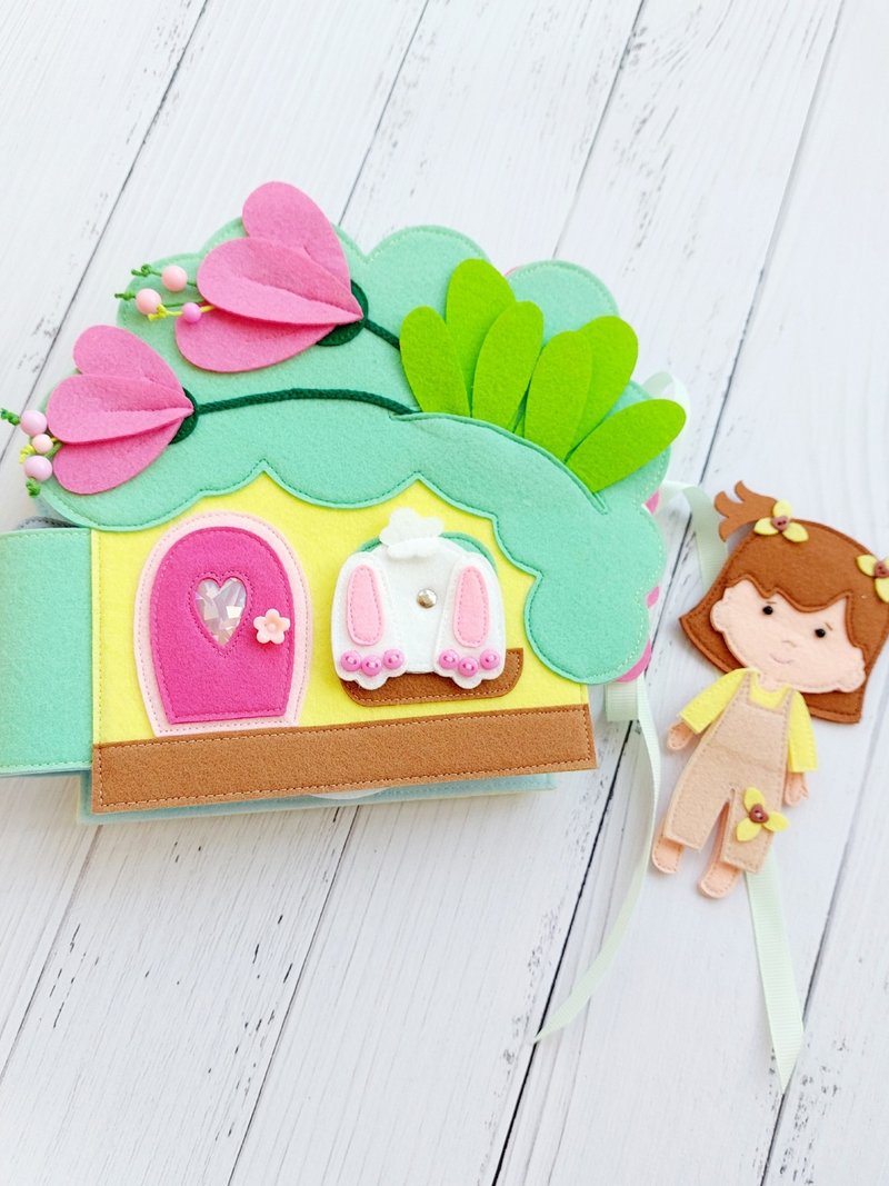 Textile dollhouse.Spring Dollhouse. Gift for a girl.Travel Portable Dollhouse - ของเล่นเด็ก - ผ้าฝ้าย/ผ้าลินิน สึชมพู