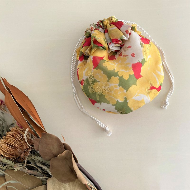 Silk Flower Print Frill Drawstring Pouch Yellow - กระเป๋าเครื่องสำอาง - ผ้าฝ้าย/ผ้าลินิน สีเหลือง