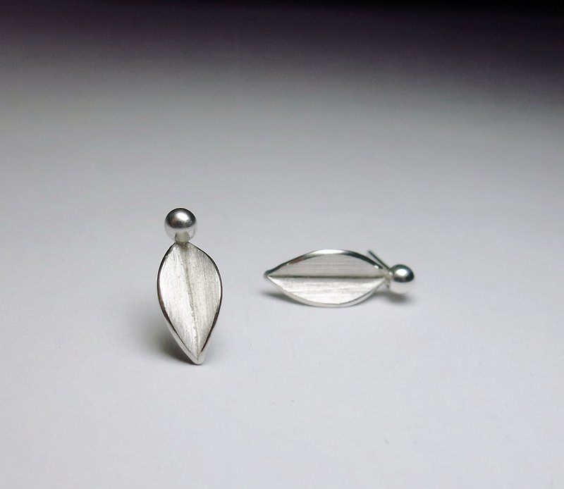Nature-Single Leaf Silver Earrings/ handmade,stud earrings - ต่างหู - เงินแท้ สีเงิน