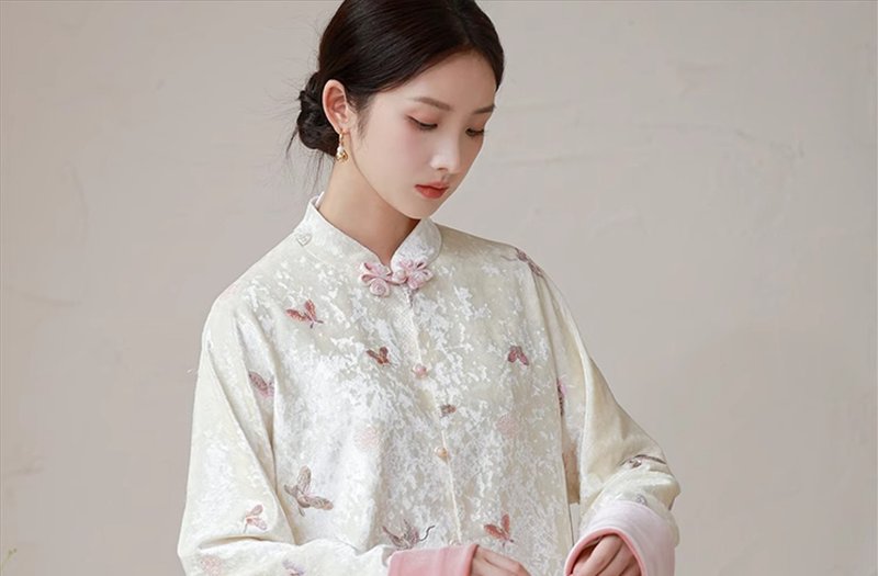 云鏡蝶 新中式中國風 精美刺繡撞色袖口絲絨 外套/半裙 - 裙子/長裙 - 其他材質 白色