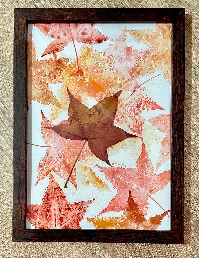 Maple leaf rubbing (with dark wood frame 20x27.5 cm) - Items for Display - Paper Brown