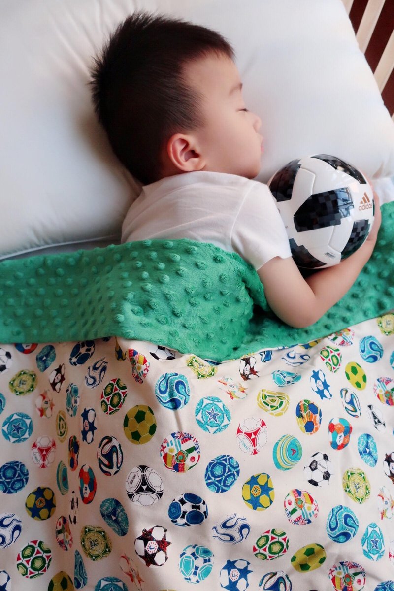 Hush Baby Handmade Receiving Blanket (Football+Green) - ผ้าปูที่นอน - วัสดุอื่นๆ หลากหลายสี