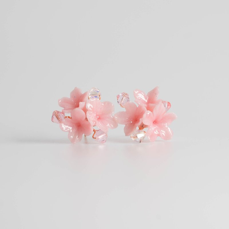Small bouquet earrings/light pink/Japanese floral resin clay handmade earrings - Earrings & Clip-ons - Plants & Flowers Pink