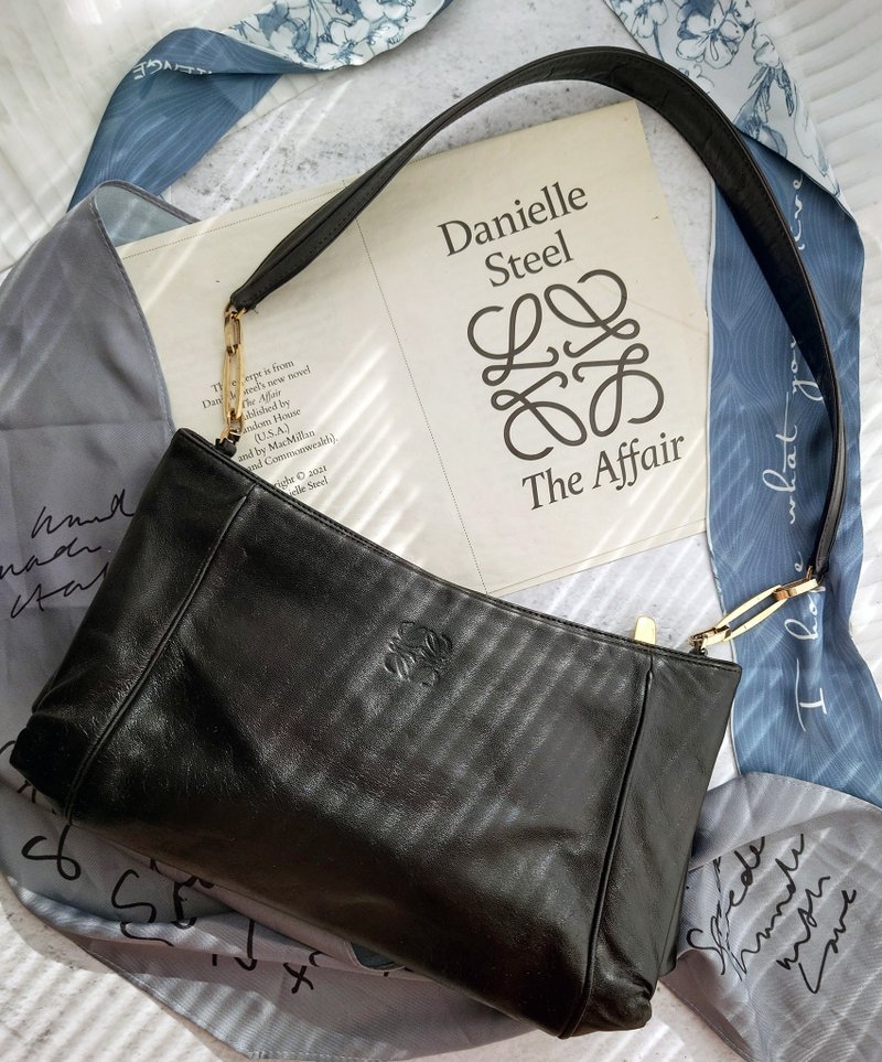中古包 Loewe 黑色 法棍包單肩包手提包側揹包腋下包餃子包通勤包 - 側背包/斜背包 - 真皮 黑色