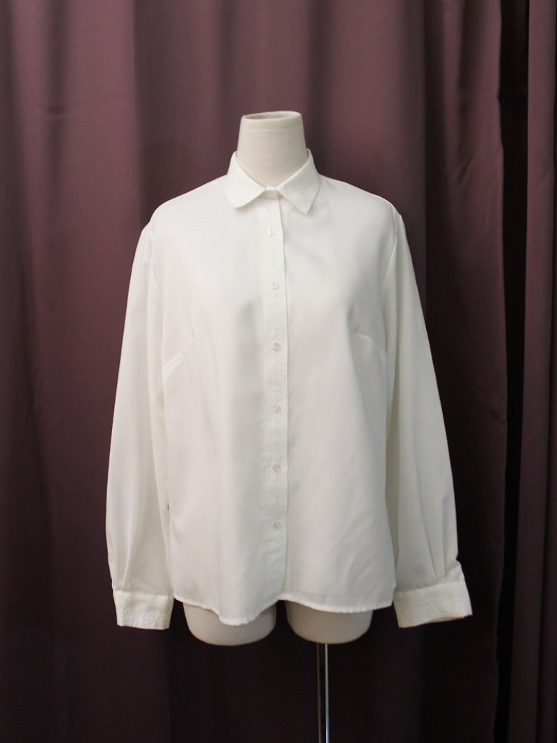 Vintage European Simple Plain White Long Sleeve Loose Vintage Shirt Vintage Blouse - เสื้อเชิ้ตผู้หญิง - เส้นใยสังเคราะห์ ขาว
