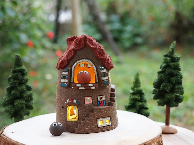 [Lighted House] Pottery Hand-made Owl's Home/Chocolate Ice Cream House - Lighting - Pottery Red