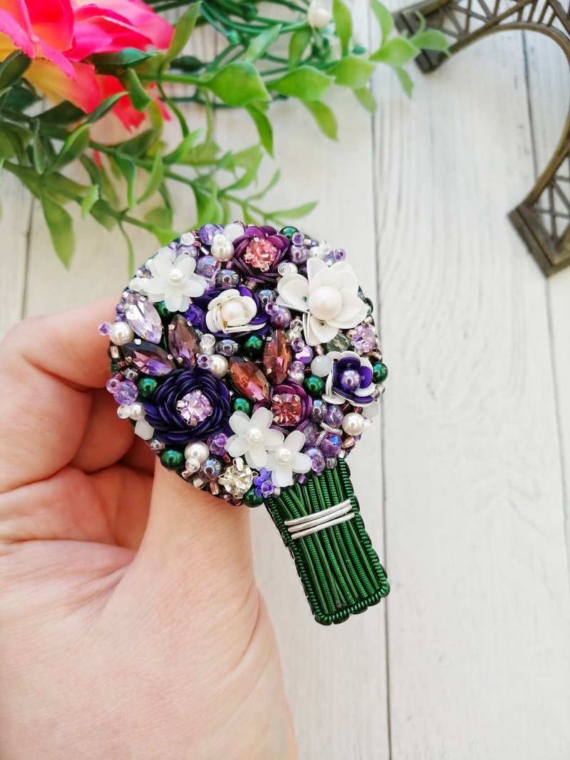 Brooch bouquet of flowers, embroidered brooch bouquet, flower brooch - สร้อยติดคอ - คริสตัล หลากหลายสี