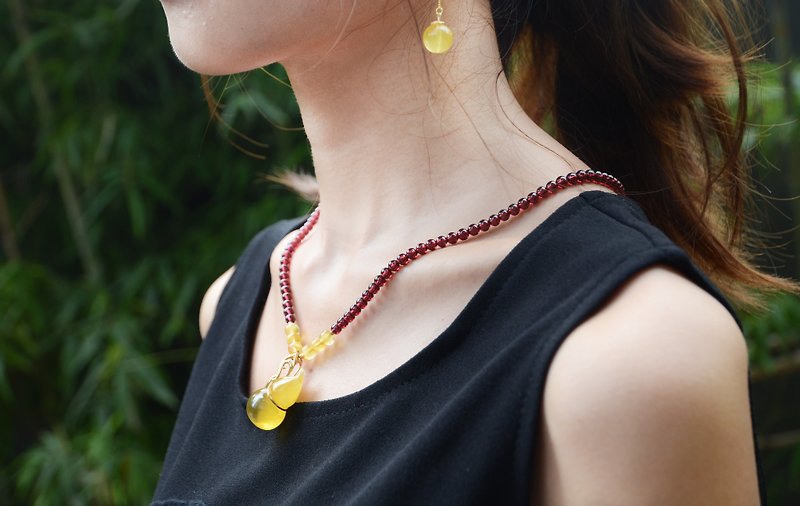 [Gourd] Amber natural amber garnet vintage necklace - สร้อยคอ - เครื่องประดับพลอย สีเหลือง