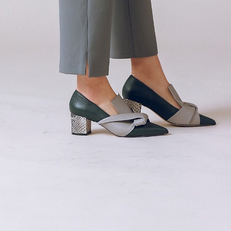 Bud twisted stand-up collar color-matched leather pointed-toe thick heel shoes green gray snake - Sandals - Genuine Leather Green