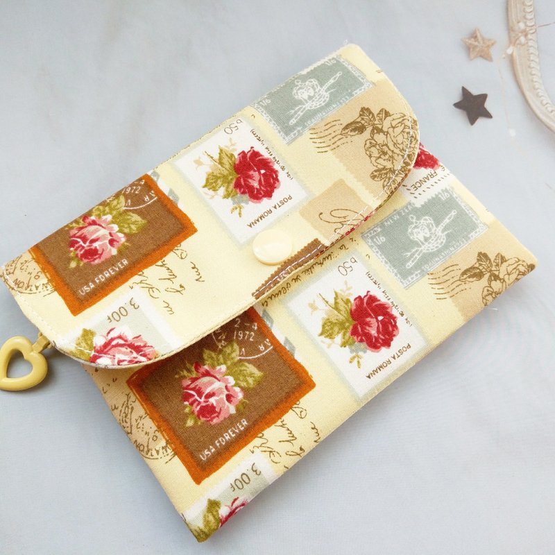 rose stamp. Zipper Double Wall Coin Purse - กระเป๋าใส่เหรียญ - ผ้าฝ้าย/ผ้าลินิน สีเหลือง