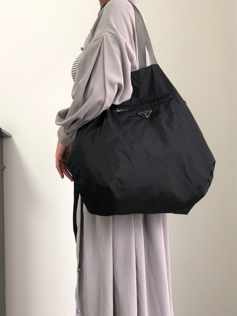 【 日本直送　名牌中古包 】PRADA プラダ トートバッグ ブラック トライアングルロゴ ナイロン マザーバッグ vintage ヴィンテージ kctbn3 - 手提包/手提袋 - 尼龍 黑色