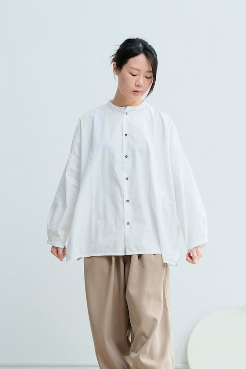 OMAKE.jp 小さなスタンドカラーと銅ビーズのトップス ホワイト - トップス - コットン・麻 ホワイト