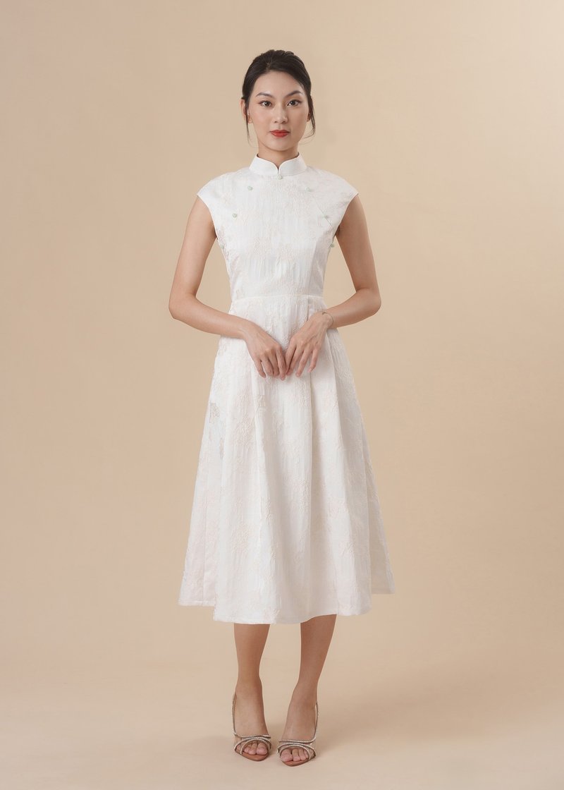 Extended Sleeves Open Back Jacquard A-line Qipao (White) - Qipao - Other Materials White