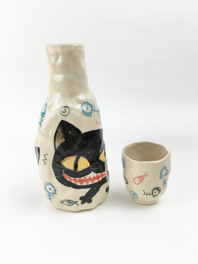 Nice Little Clay Hand Painted Water Bottle _ Smiling Black Cat 120306 - เซรามิก - ดินเผา ขาว