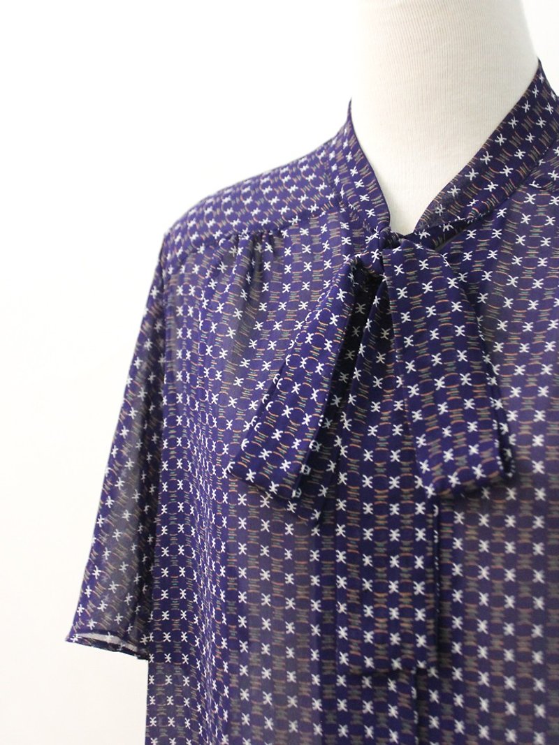 Vintage Japanese Made Purple Geometric Tie Short Sleeve Vintage Shirt Japanese Vintage Blouse - เสื้อเชิ้ตผู้หญิง - เส้นใยสังเคราะห์ สีม่วง