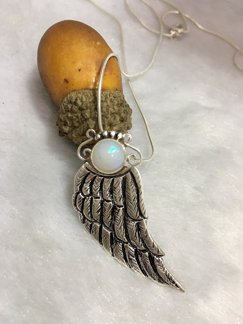 Opal Pendant Feather designed Handmade in Nepal 92.5 silver - สร้อยคอ - เครื่องเพชรพลอย 