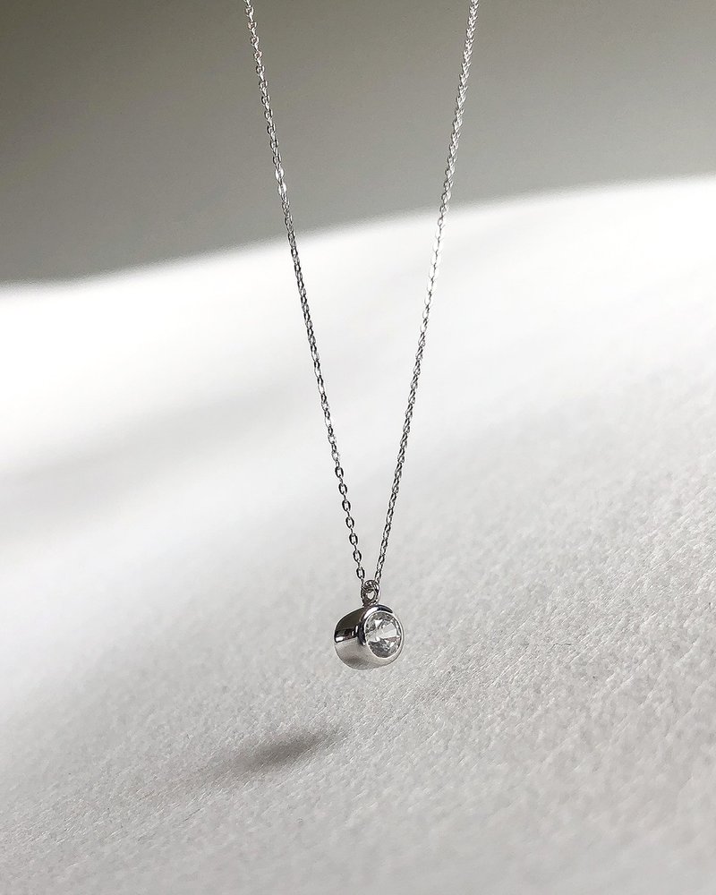 Open on Museum - Girl and White Zircon Necklace - 項鍊 - 純銀 銀色