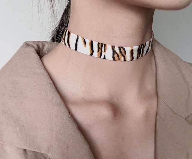 Animal hot sale print choker