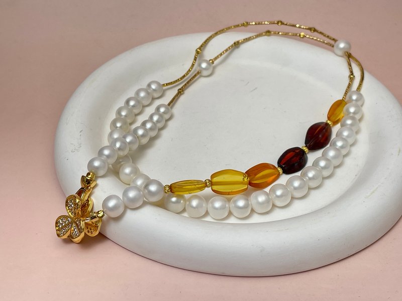 三葉草 天然淡水珍珠 琥珀 手作 不對稱 串鏈/毛衣鏈/手鏈 - 項鍊 - 珍珠 白色