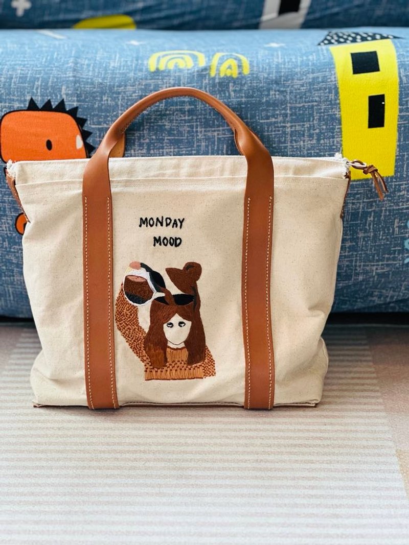 Canvas tote with leather straps & hand embroidery of a sleepy Monday girl. - 手提包/手提袋 - 繡線 白色