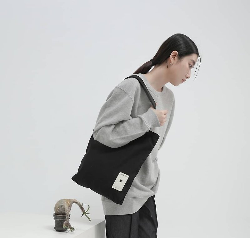 Fat Ball Club embroidered canvas bag_TGH004_black/meter - Messenger Bags & Sling Bags - Cotton & Hemp Black