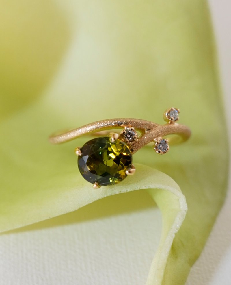 Green Tourmaline K18 Ring - 耳環/耳夾/耳骨夾 - 紙 