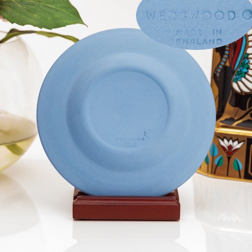  馬と花の浮彫り皿 馬と花の浮彫り皿