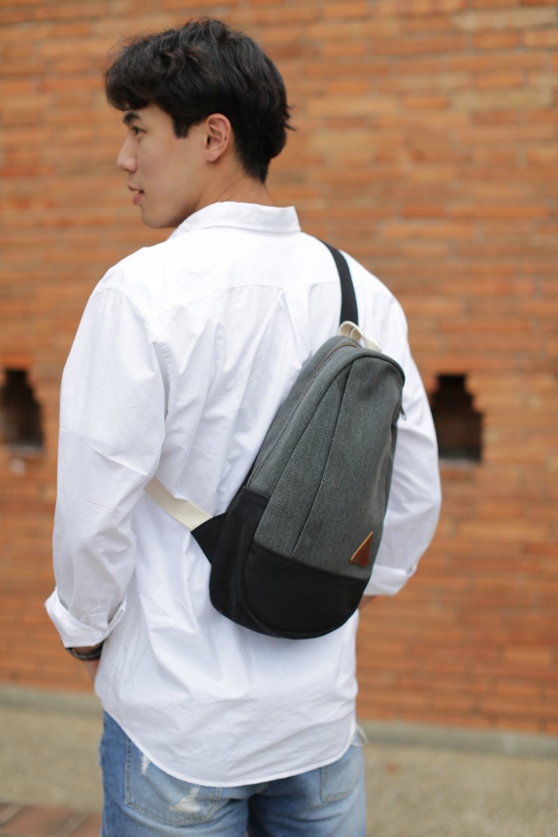 JUN Black Rustic Canvas Mini Shoulder Bag กระเป๋าเป้ผ้าแคนวาสสะพายไหล่สีดำ - กระเป๋าเป้สะพายหลัง - เส้นใยสังเคราะห์ สีดำ