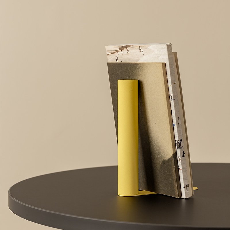 SLIM Bookend | Metal Bookend | Light Yellow - ชั้นวางหนังสือ - โลหะ สีเหลือง