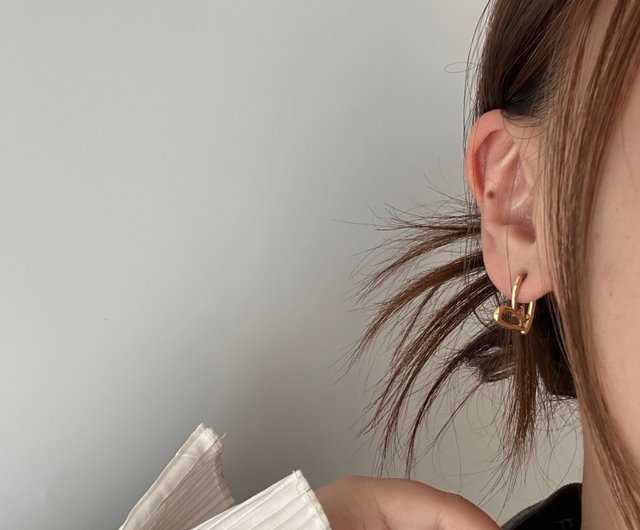 LOUIS VUITTON ルイ・ヴィトン ハートロゴ ゴールドピアス