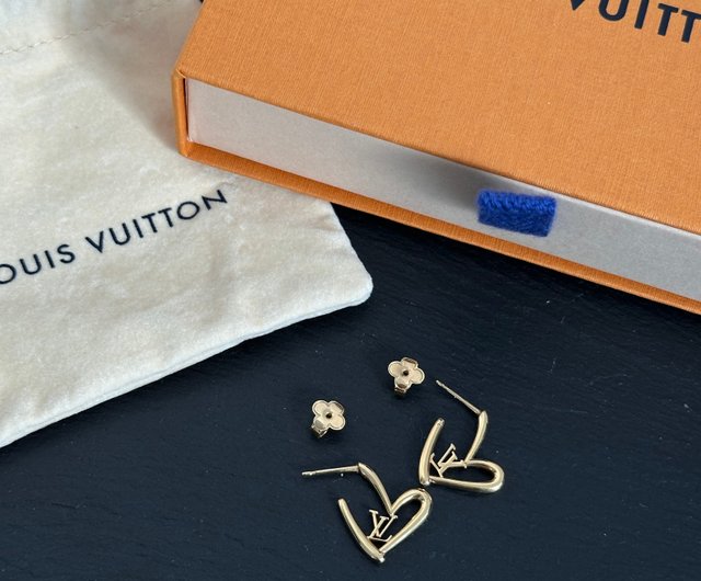 LOUIS VUITTON ゴールドハートピアス LOUIS VUITTON ルイ・ヴィトン ハートロゴ ゴールドピアス