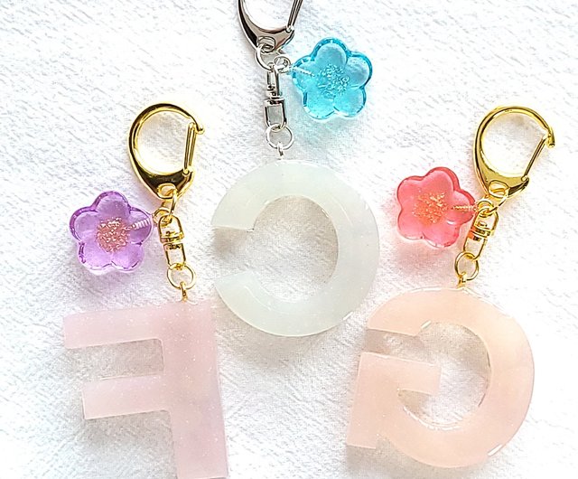 Custom Initial Resin Keychain  Handmade Dried Flower Alphabet