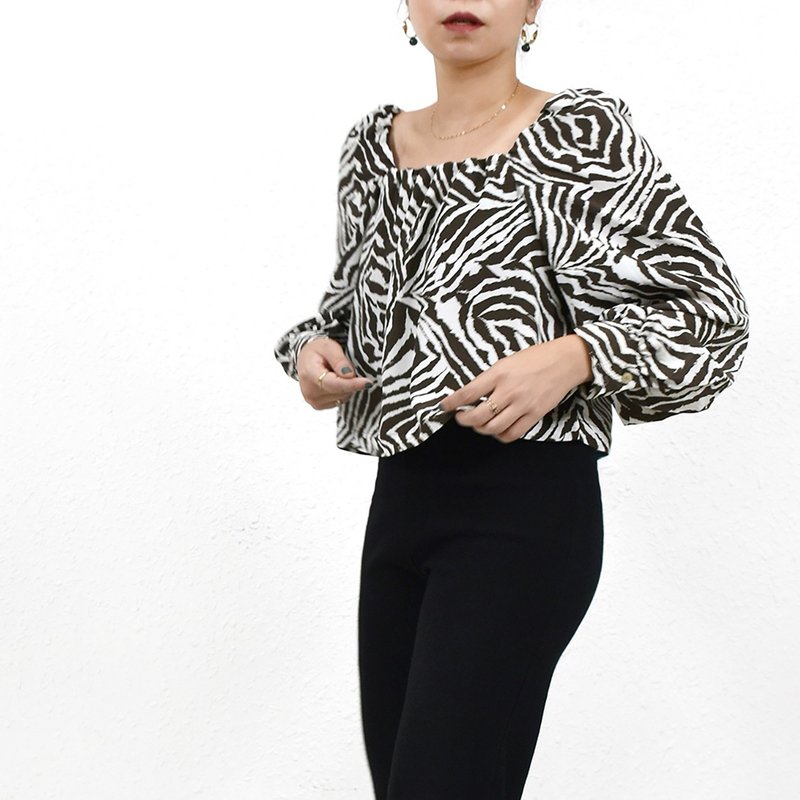 ASTRID BLOUSE 啡白印花 方領 泡泡寬鬆性格上衣 - 女上衣/長袖上衣 - 其他材質 