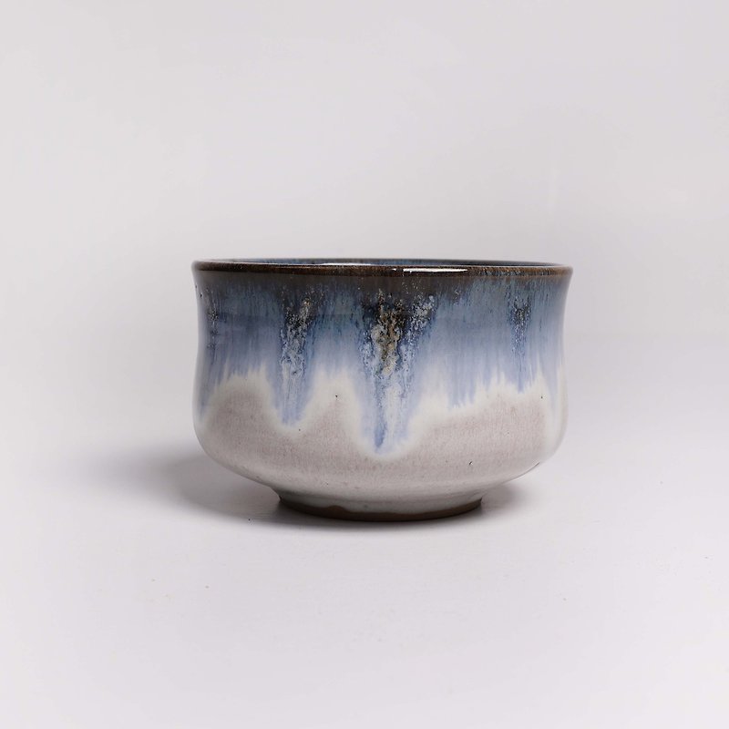 Mingya Kiln l Firewood-fired Hagi White and Blue Double-Hanging Glazed Tea Bowl - ถ้วย - ดินเผา สีน้ำเงิน