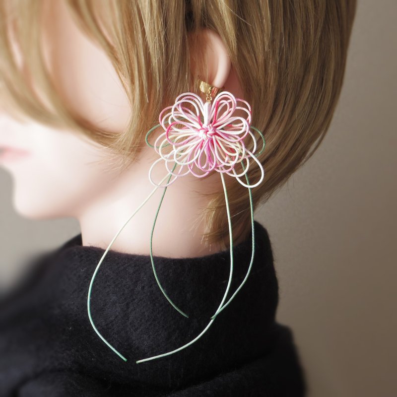 Katappo 耳骨夾 Hanameguru Tsumugi - 耳環/耳夾 - 其他金屬 粉紅色