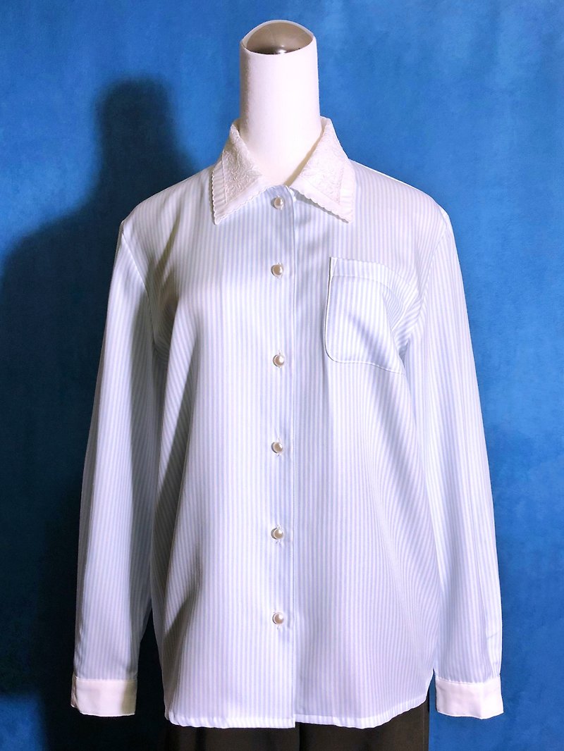 Light blue striped lace collar long-sleeved vintage shirt / bring back VINTAGE abroad - Women's Shirts - Polyester White